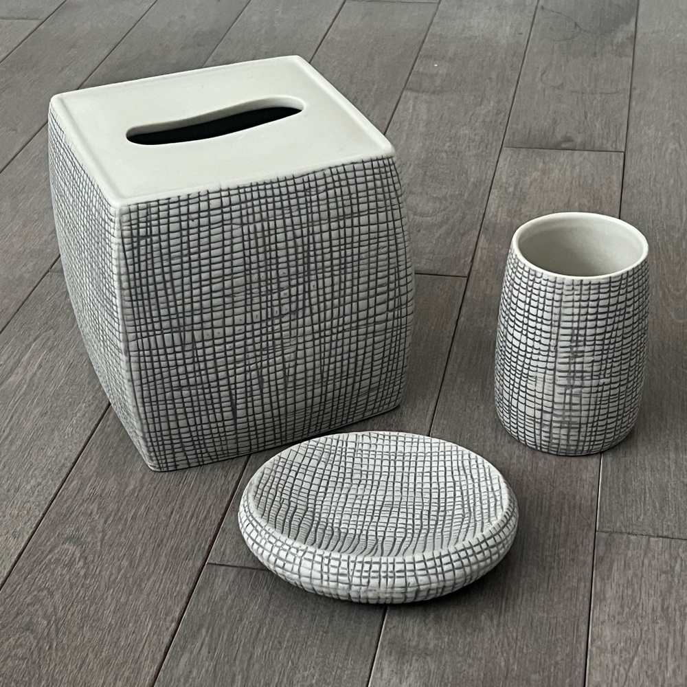 Kassatex New York 3pc Ceramic Bathroom Set Tissue Box Tumbler Dish